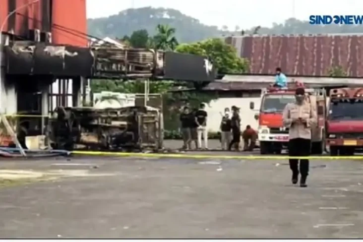 Bentrok Berdarah di...
