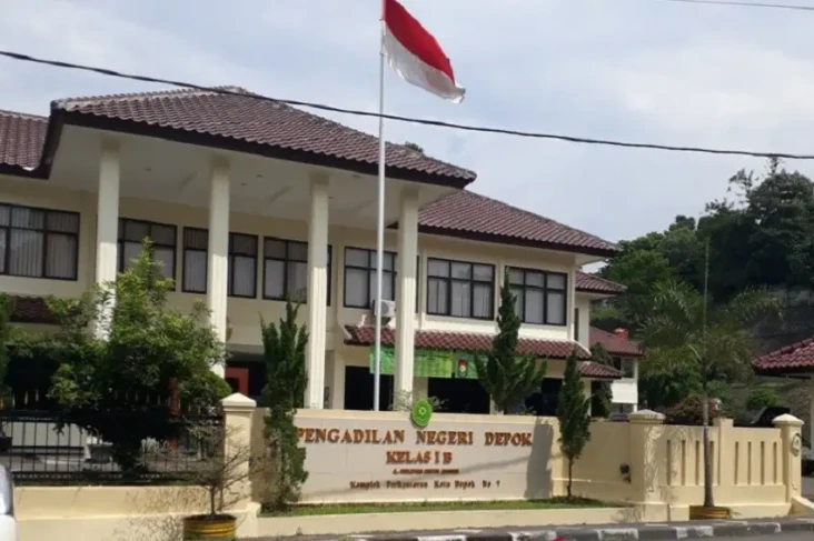 17 Hakim dan Pegawai...