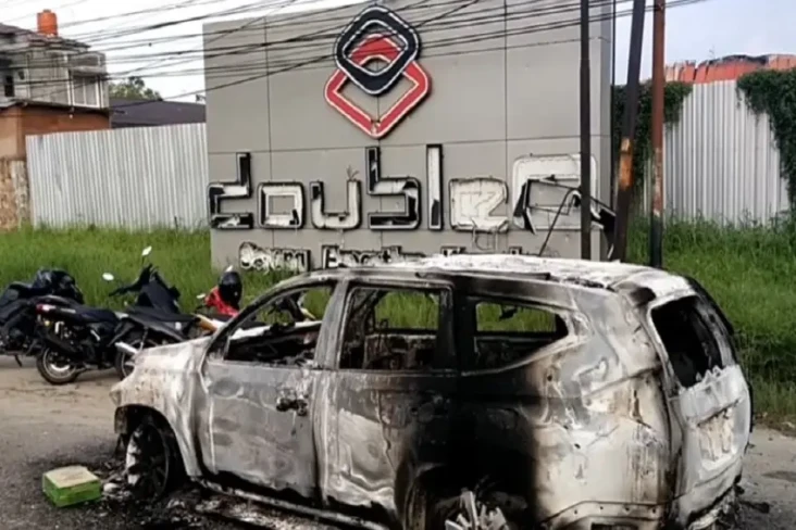 Amuk Massa dan Pembakaran...