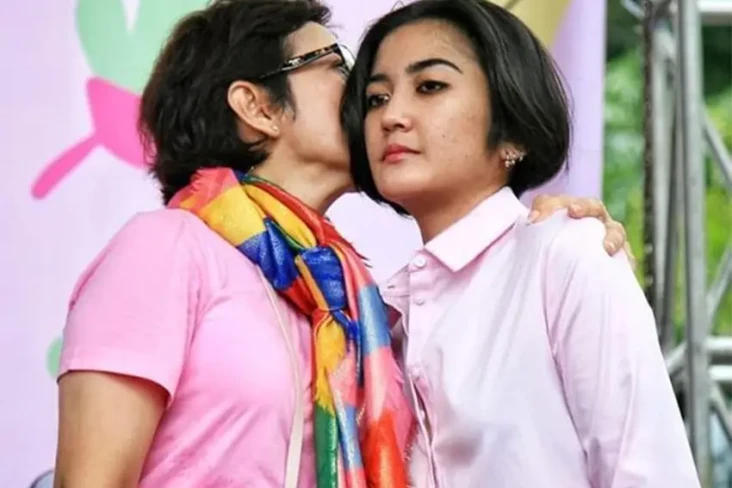 Breaking News, Putri...