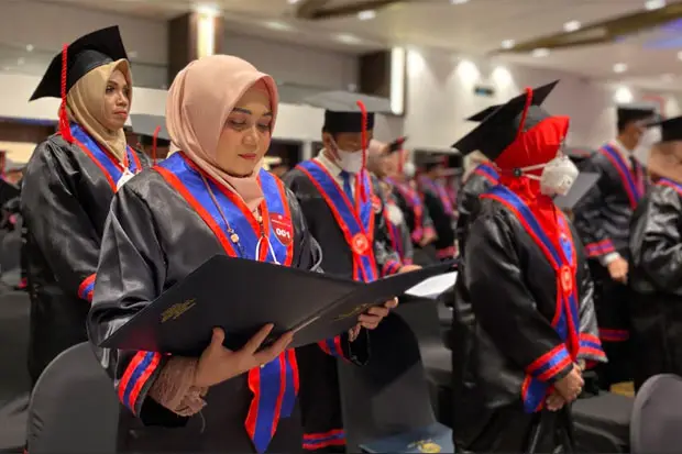 Nobel Kukuhkan 276 Wisudawan...