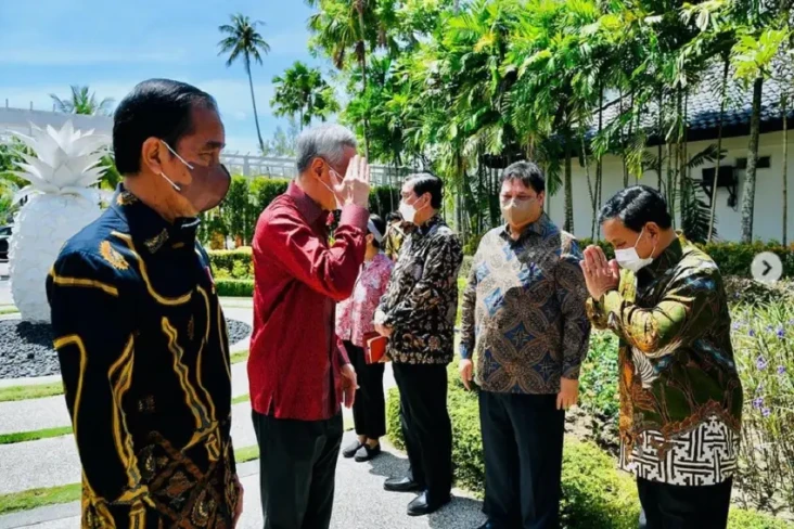 Ambil Alih Ruang Kendali...
