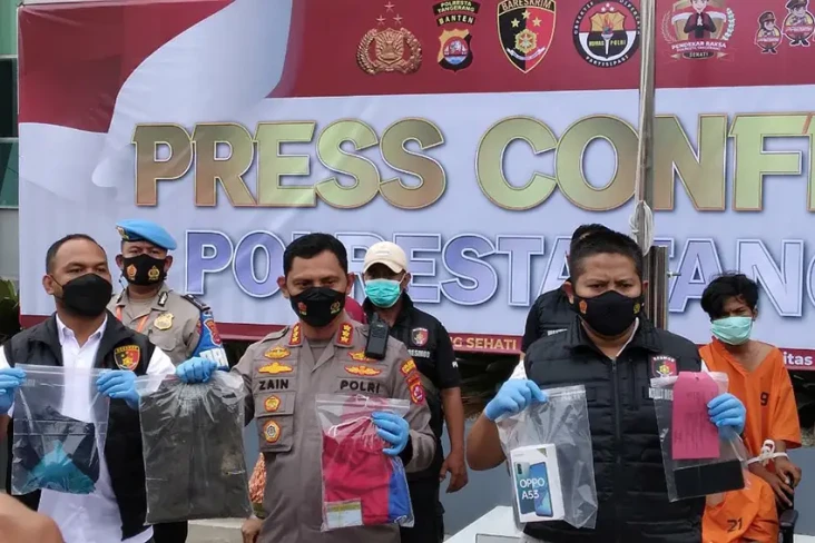 Kronologis Wanita Penumpang...