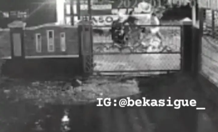 Polisi Kantongi Identitas...