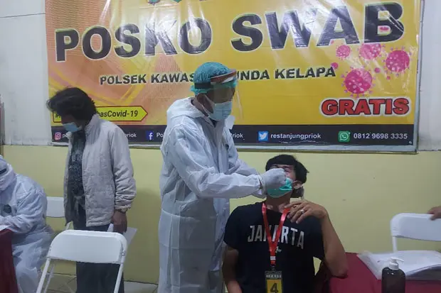 13 Karyawan Positif...