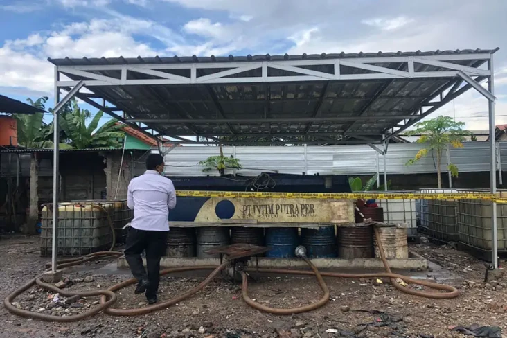 Gerebek Penimbunan Solar...
