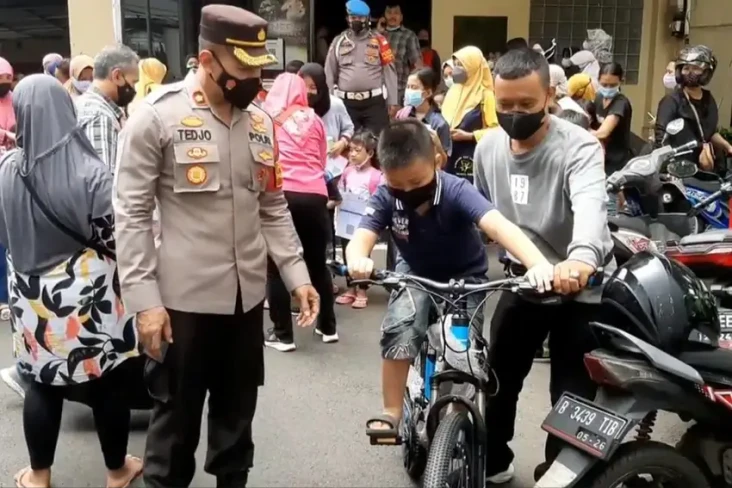 Ikut Vaksin Anak di...