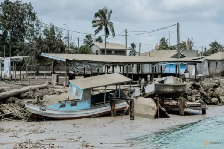 Suplai Bantuan ke Tonga...