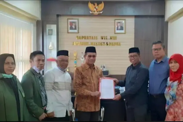 Terancam Gulung Tikar,...