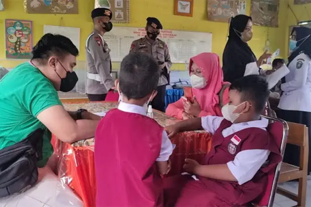 Vaksinasi Anak di Kota...