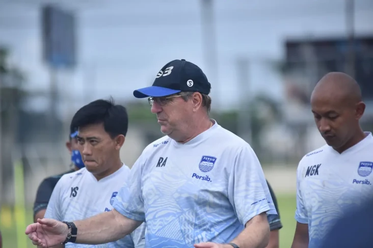 Bobotoh Desak Persib...