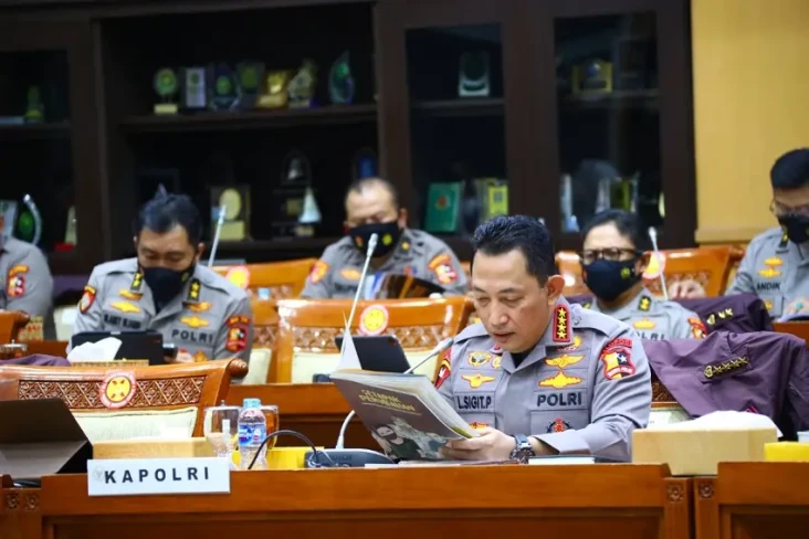 Setahun Kapolri, Setapak...