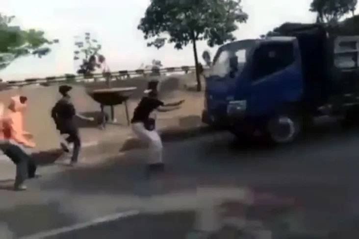 Rojali yang Hadang Truk...