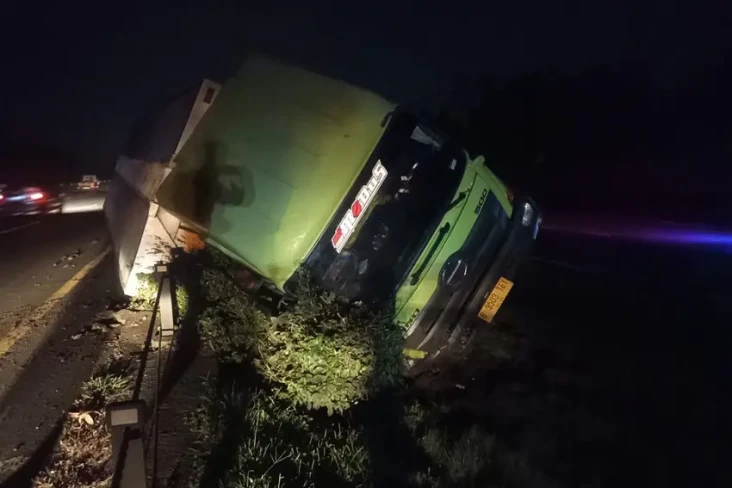 Diduga Sopir Mengantuk,...