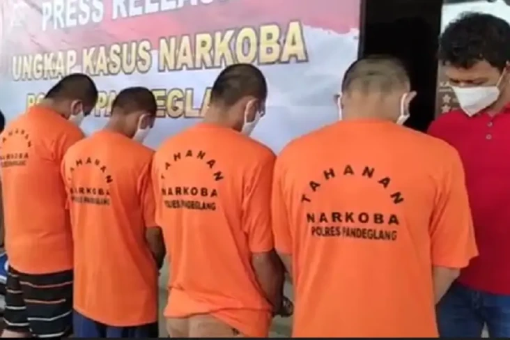 3 Pegawai Honorer Ditangkap...