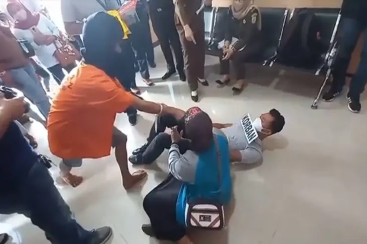 Asyik Beradu Syahwat...