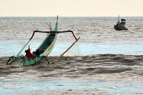 Cuaca Buruk, Gelombang...
