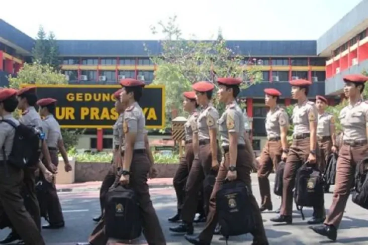 Lulus Kuliah Ingin Jadi...