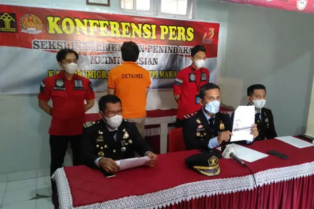 Imigrasi Makassar Tangkap...