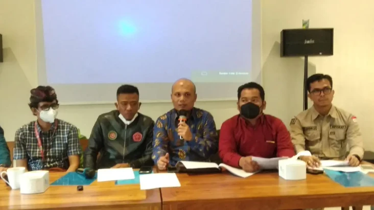 Ancam Laporkan Balik...