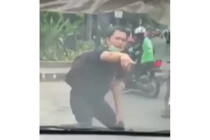 Modus Pemerasan, Pria...