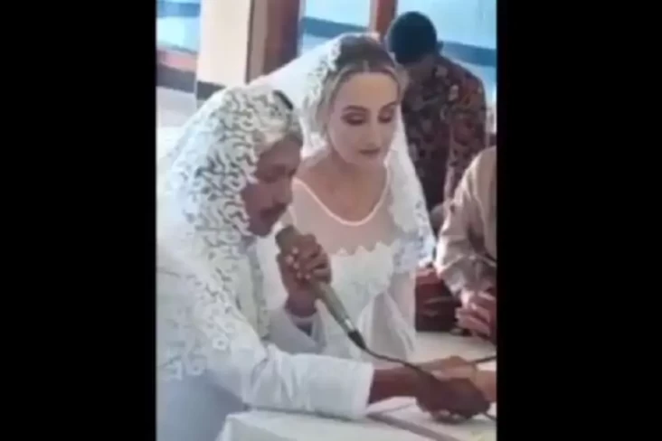 Viral! Bule Cantik Australia...