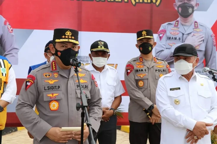 Kapolri Tinjau Lokasi...