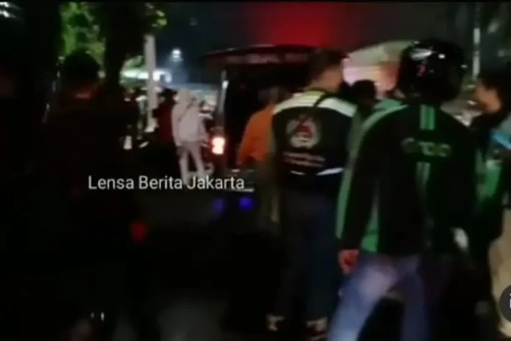 Tabrak Tiang Listrik,...