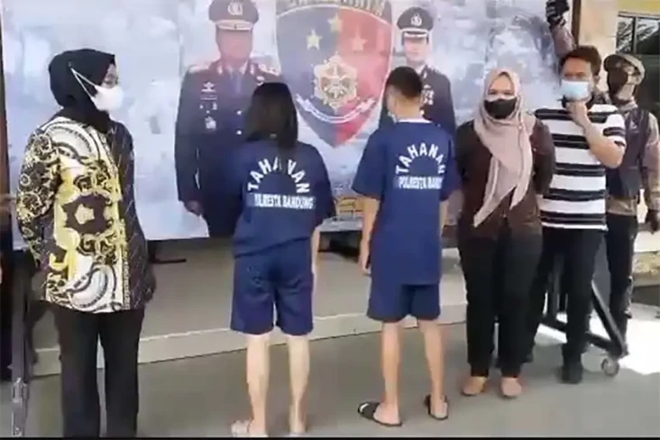Sejoli Mahasiswa Bandung...