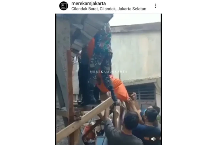 Buat Atap Rumah, Kuli...