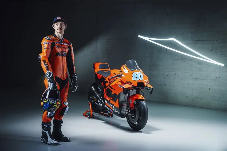 Debut di MotoGP 2022,...