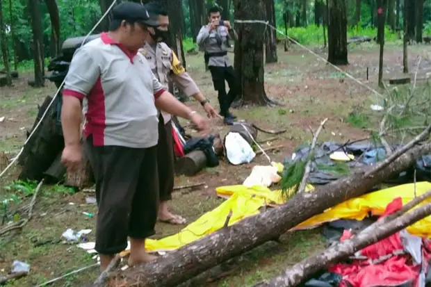 Pengunjung Tewas Tertimpa...
