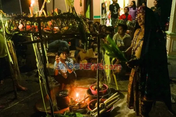 Mandau Terbang, Tradisi...