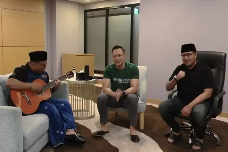 Kenakan Kaus Nahdliyin,...