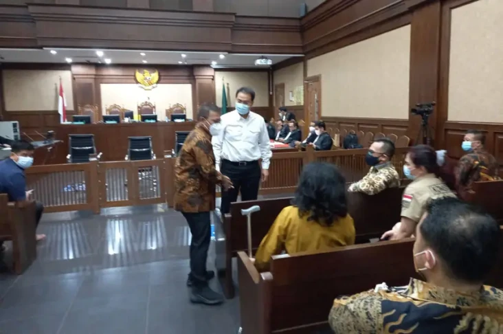 Masinton PDIP Jenguk...