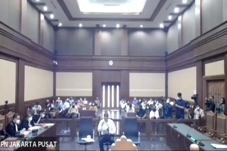 Menangis di Pengadilan...