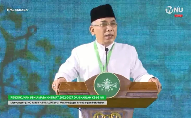 Berbalas Guyon dengan...