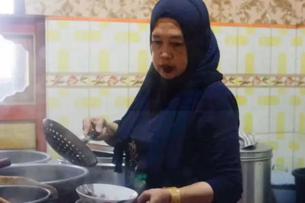 Rumah Makan Binaan PT...