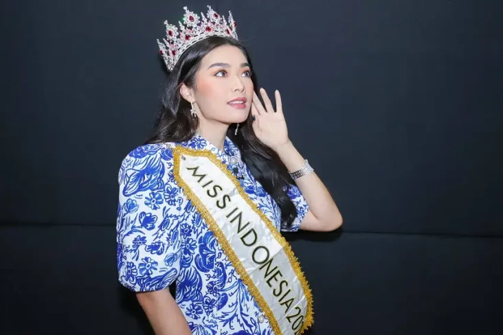 Lepas Mahkota Miss Indonesia,...