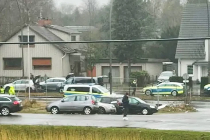 Pemuda Bersenjata Dilaporkan...