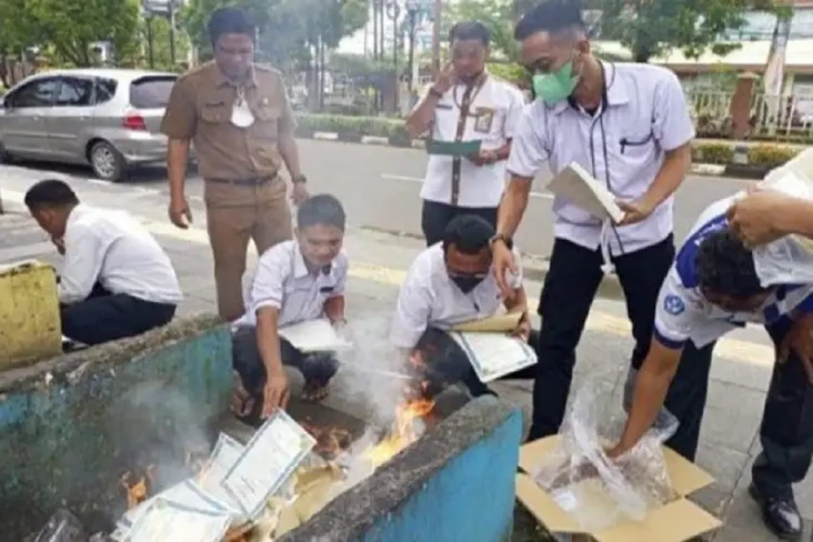 Ratusan Blangko Ijazah...