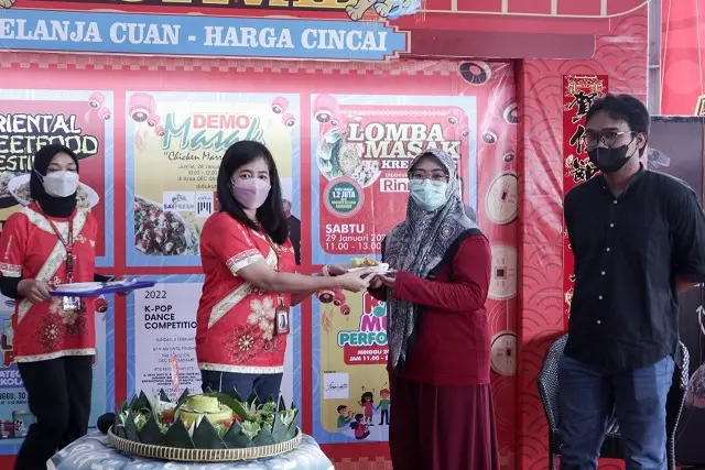 Qhomemart Gelar Lunar...