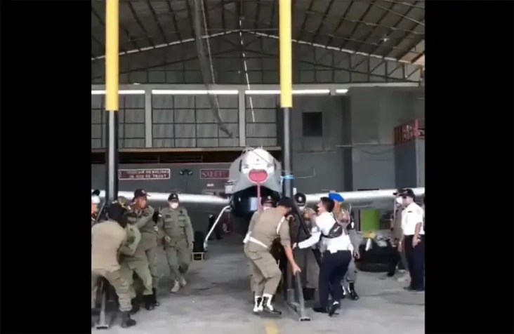 Pesawat Susi Air Diusir...