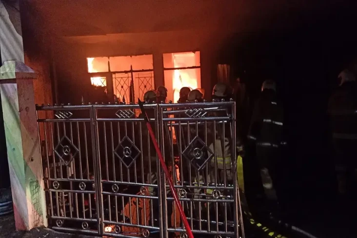 Kebakaran di Ciracas,...