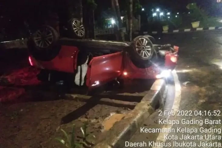 MINI Cooper Kecelakaan...