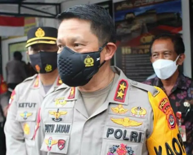 Polisi Buru Pembuang...