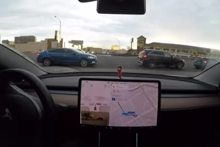 Manuver Agresif Tesla...