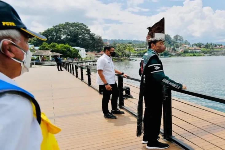 Tinjau Penataan Danau...