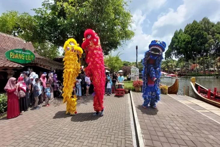 Atraksi Barongsai Jadi...