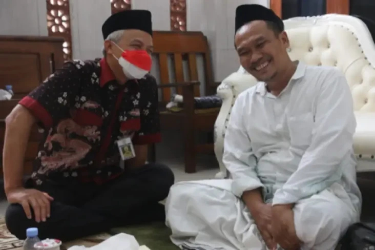 Gus Baha Puji Gaya Ganjar...